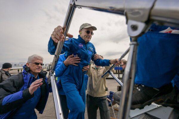 Nasa’s oldest astronaut feels ‘30 years old again’ in space … from the Independent Marcia Dunn
