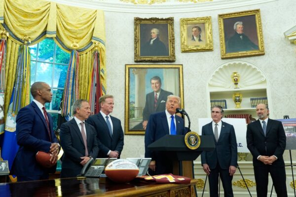Trump celebrates with NFL commissioner Roger Goodell to announce the 2027 NFL draft in DC … from the Independent Andrew Feinberg