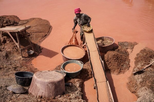 Mercury fuels gold mining in Senegal. And it’s poisoning the people who use it … from the Independent Annika Hammerschlag