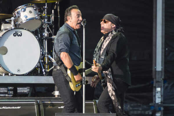 “That is called ‘playing the s**t out of the guitar!’”: Bruce Springsteen, Steven Van Zandt and Smokey Robinson join forces on their own rendition of a Motown classic at the 2025 American Music Honors … from Guitarworld janelle.borg@futurenet.com (Janelle Borg)