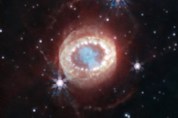 Cosmic discovery could shed light on black holes in distant galaxies … from the Independent Andrew Griffin