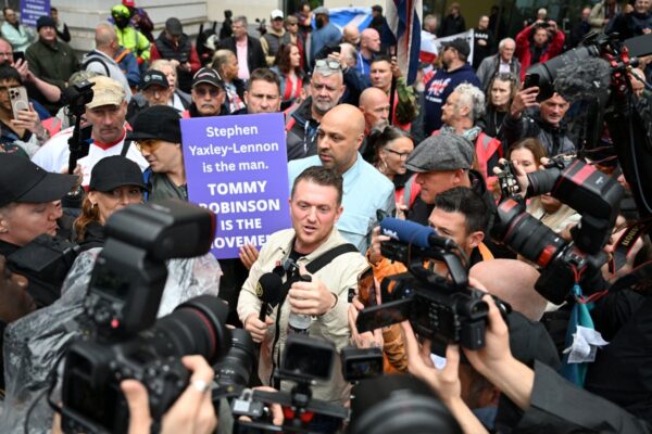 Tommy Robinson denies harassing two Daily Mail journalists … from the Independent Holly Evans