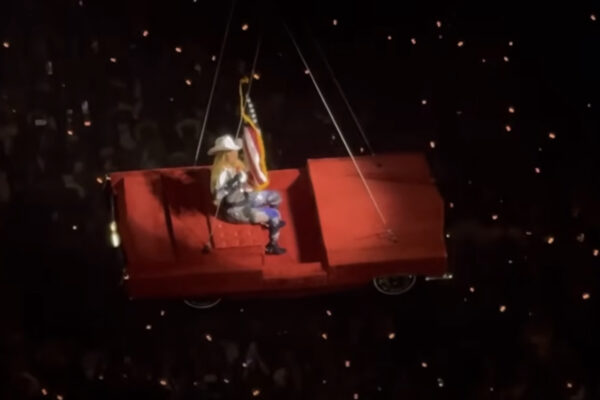 Beyoncé’s Flying Car Malfunctions During Houston Concert … from Rolling Stone Daniel Kreps