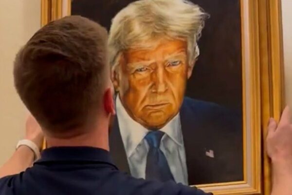 New Trump portrait goes on display after ‘the worst’ version taken down … from the Independent Holly Patrick