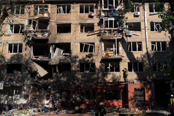 In abrupt U-turn, Trump says he’ll send more weapons to Ukraine … from the Independent Andrew Feinberg