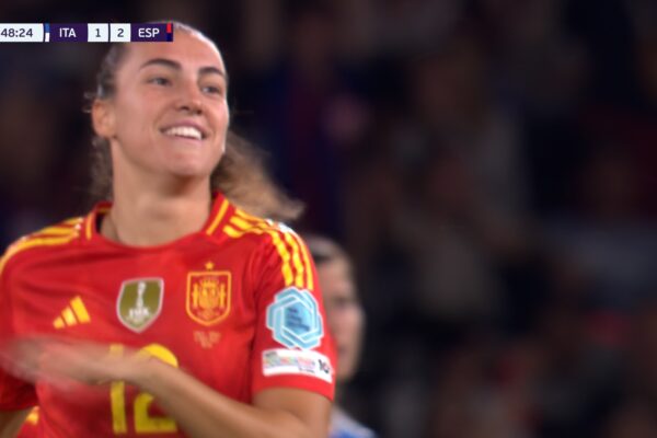 Patricia Guijarro finishes from outside the box putting Spain ahead of Italy 2-1 … from Fox sports