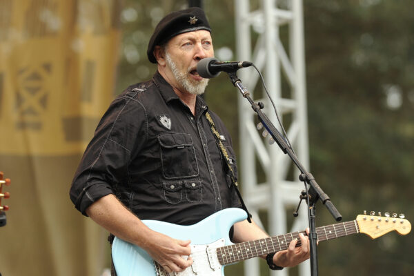 “I’m finding that new gear can actually sound really good, and that old gear can be really overrated”: Why folk legend Richard Thompson is embracing new guitar gear – but drawing the line at digital … from Guitarworld matthew.owen@futurenet.com (Matt Owen)