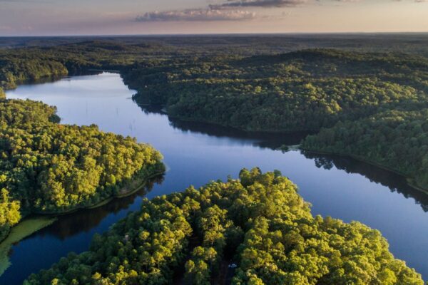 Exploring Tennessee’s Top Lakes from Outside magazine dshively@outsideinc.com