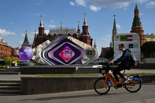 Russia brings back Soviet-era international singing contest to rival Eurovision … from the Independent Andrew Osborn