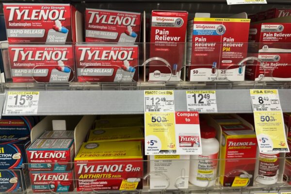 Trump’s Tylenol and vaccine warnings leave some pregnant women concerned, others angry … from the Independent Laura Ungar