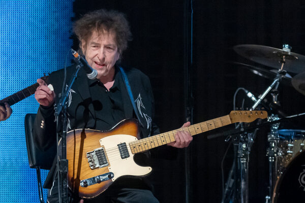 Bob Dylan Has Become the Invisible Man Onstage, and We Have Only Ourselves to Blame … from Rolling Stone Andy Greene