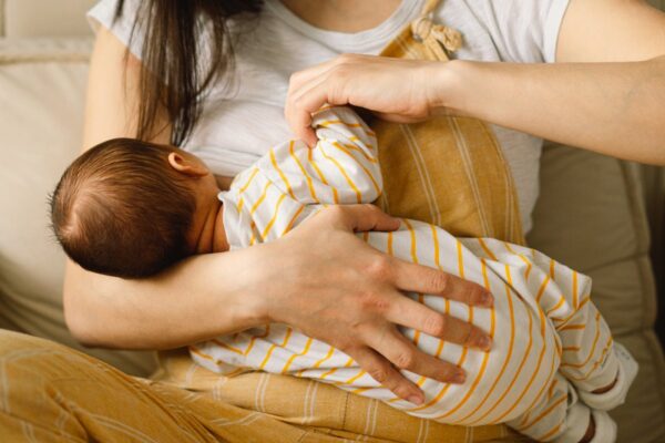 Research finds that the timing of breast milk feeding may impact your baby’s health … from the Independent Julia Musto
