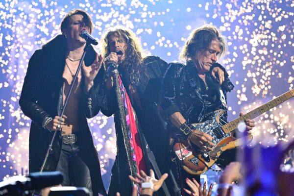 “I’ll try my best to do you proud Oz”: Nuno Bettencourt, Joe Perry, Steven Tyler and Yungblud pay tribute to Ozzy Osbourne with a medley of Prince of Darkness classics at the VMAs … from Guitarworld