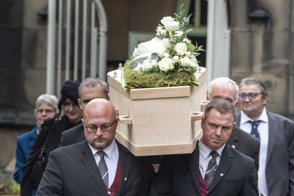 Yorkshire cricket family turns out in force for Dickie Bird’s funeral … from the Independent Rory Dollard