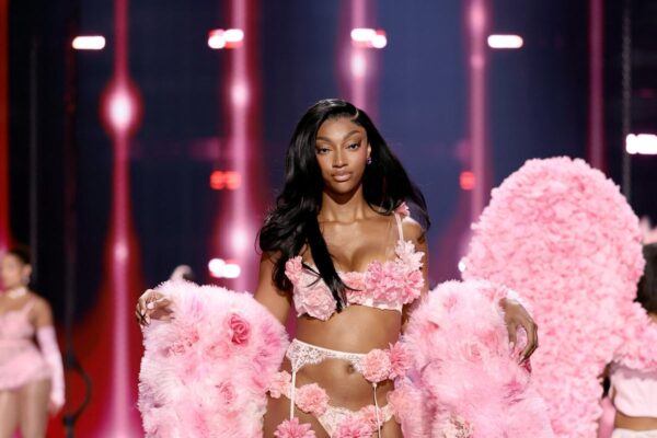 WNBA star Angel Reese steals the spotlight as first pro athlete to walk Victoria’s Secret Fashion Show … from the Independent Amber Raiken