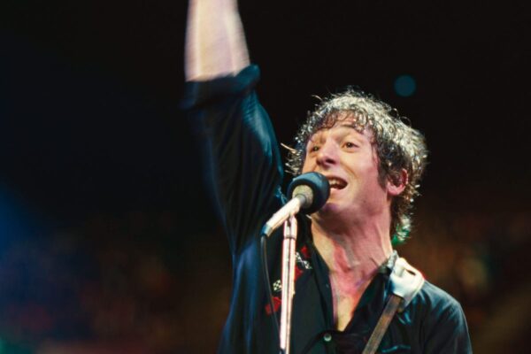 Jeremy Allen White wore hand-painted contact lenses to play Bruce Springsteen … from the Independent Hannah Roberts