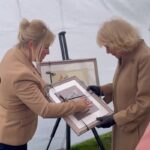 Queen praises artist’s beautiful tribute to her rescue dogs … from the Independent Holly Bishop