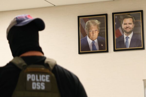 Apple pulls ICE tracking apps after pressure from the White House … from the Independent Joe Sommerlad