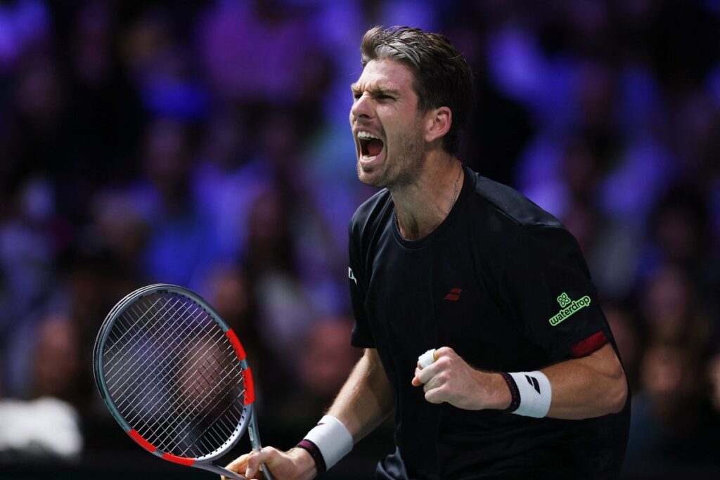 Cameron Norrie topples Carlos Alcaraz at Paris Masters to claim best win of career … from the Independent Jamie Braidwood