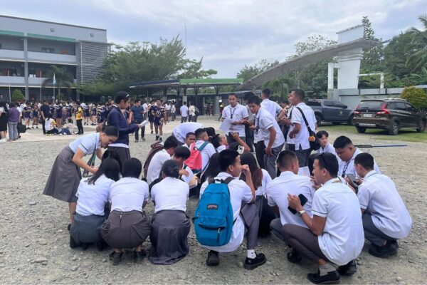 Philippines earthquake live: Tsunami warning issued and people fleeing coastlines after 7.6-magnitude quake … from the Independent Stuti Mishra