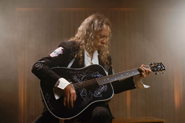 “A counterpart to the legendary Hummingbird”: Kirk Hammett and Gibson have released the Raven – putting a horror-themed twist on the classic dreadnought design … from Guitarworld