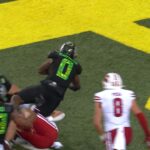 Jordon Davison rushes for three-yard TD to give Oregon a 7-0 lead over Wisconsin … from Fox sports