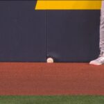 Improbable WALL WEDGIE prevents Blue Jays from tying game in 9th vs. Dodgers in Game 6 … from Fox sports