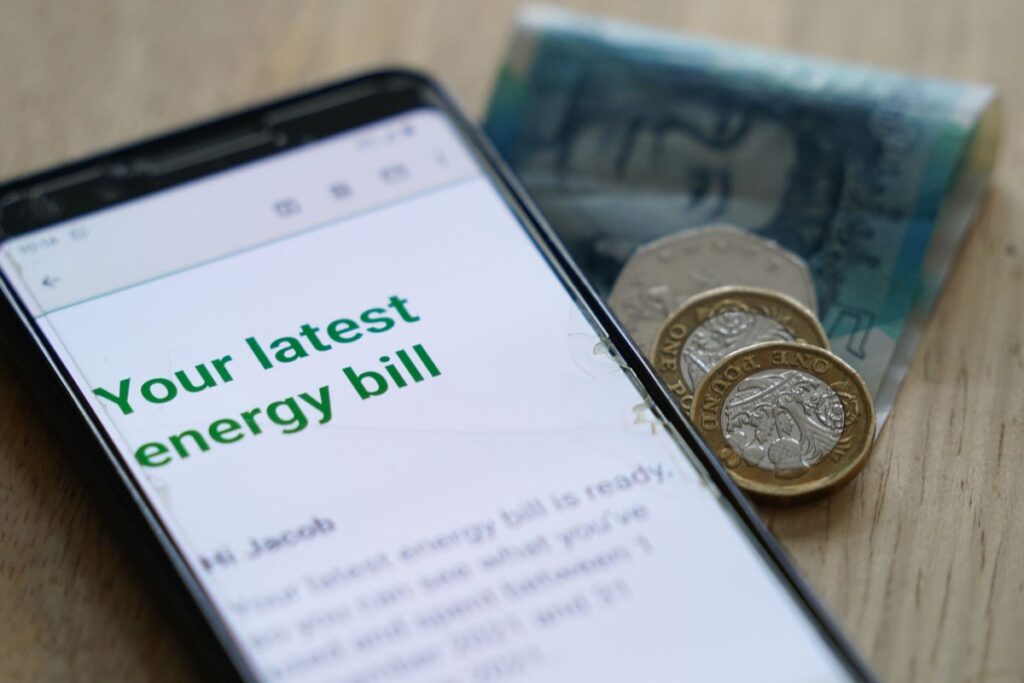 Households expected to see energy bills drop by £22 from January … from the Independent Henry Saker-Clark