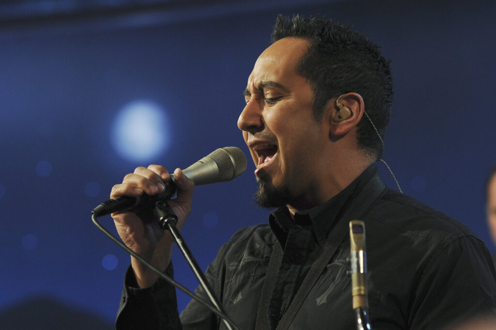 Cleto Escobedo III Remembered by ‘Jimmy Kimmel Live’ Bandmate: ‘Every Note Had Purpose and Soul’ … from Rolling Stone Shirley Halperin