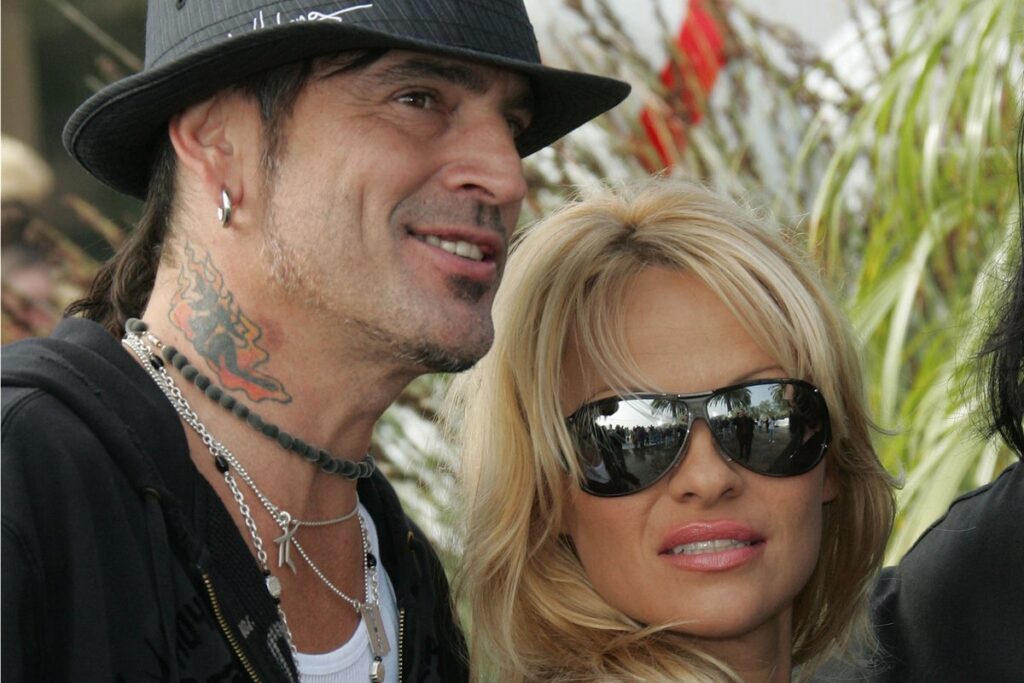 Tommy Lee pens wistful note on auctioned-off safe that once held infamous Pamela Anderson sex tape … from the Independent Caitlin Hornik