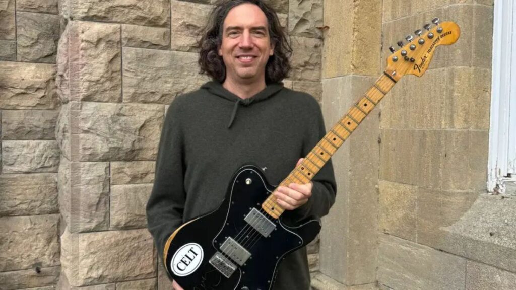 “This is the guitar I wrote and recorded Chasing Cars with”: Snow Patrol auctions off life-changing and career-defining Fender Telecaster for children’s charity … from Guitarworld