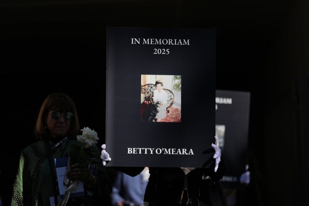 Mourners mark a year since Los Angeles wildfires, in photos … from the Independent Jae C. Hong and Gregory Bull