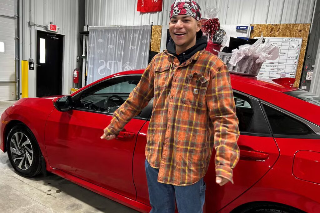 Touching moment Ohio high school student who was homeless is gifted a car … from the Independent Isabel Keane
